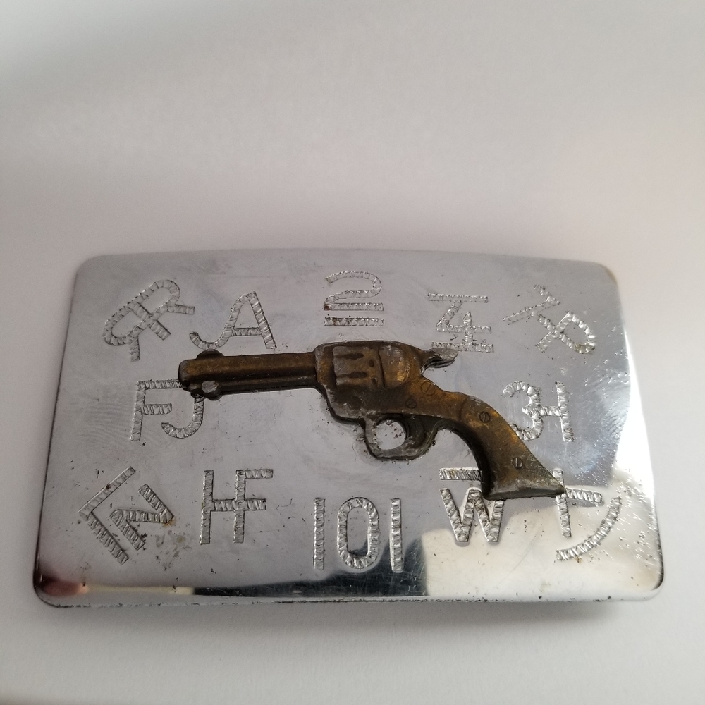 Relisted -Vintage belt buckle with revolver and ranch brand symbols Chambers - Picture 4 of 15